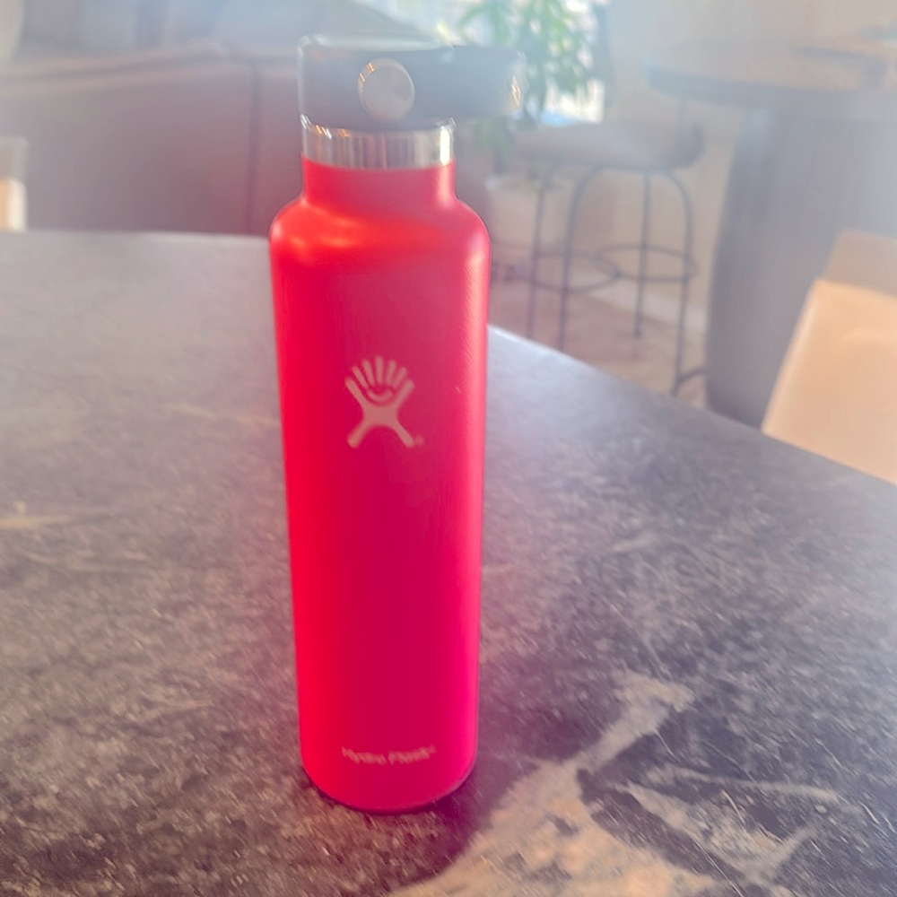 Pink 24 ounce Hydro flask, hot or cold thermal insulated. In good condition.